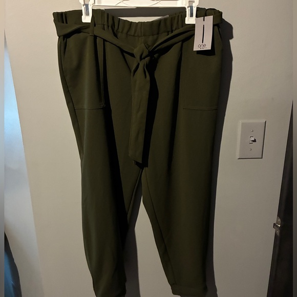 One By Chapter One Pants - NWT Army Green Joggers